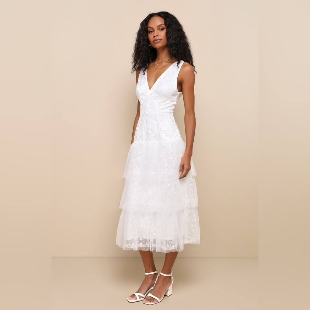 Lulu's Gorgeous Ivory Tulle Embroidered Backless Mide‎ Dress Size M NWT